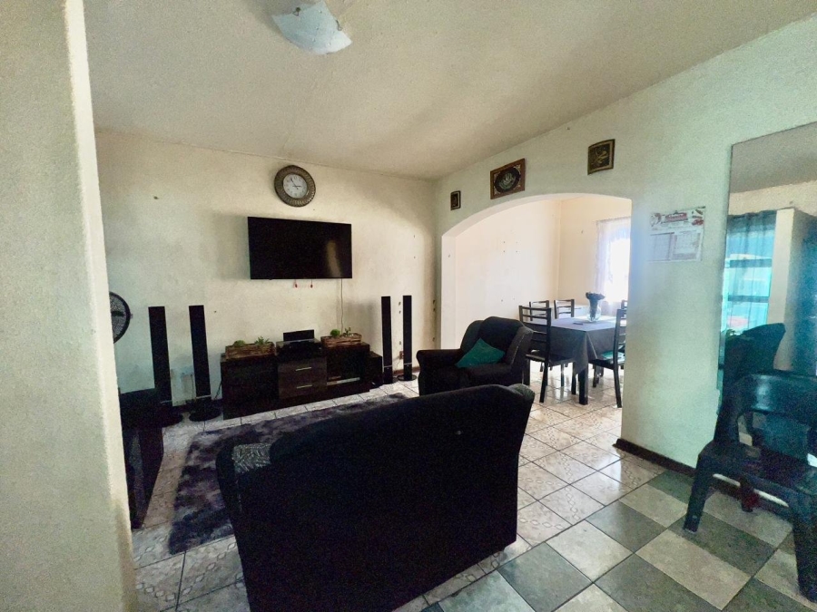 4 Bedroom Property for Sale in Grassy Park Western Cape